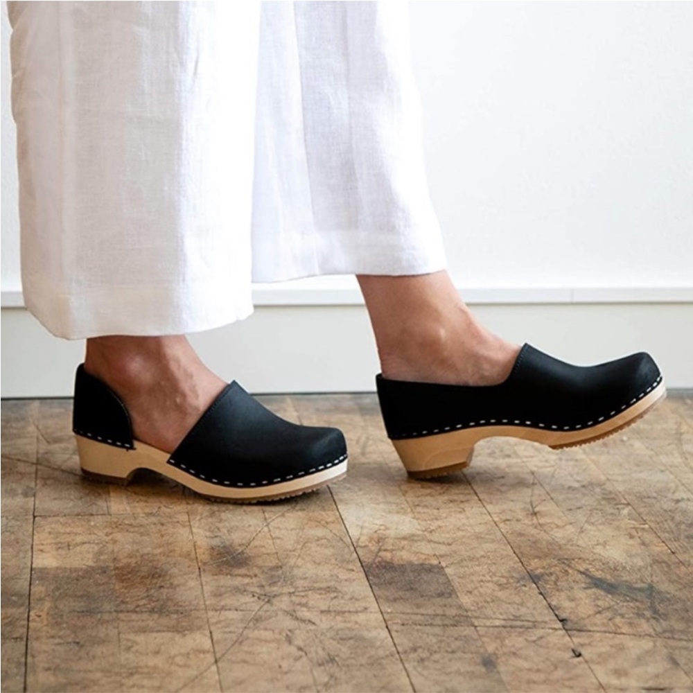 Elegant Sandgrens Black Leather Mules 9.5